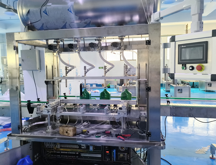 全自动25kg液体称重灌装机实拍