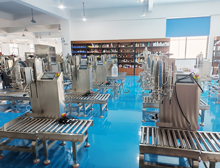 单头25kg液体称重灌装机实拍