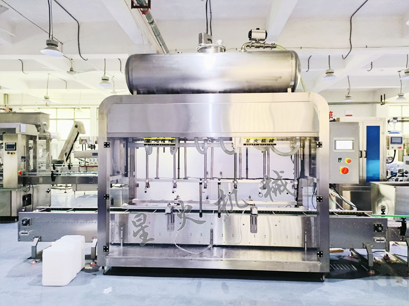 称重式洗涤剂灌装机实拍